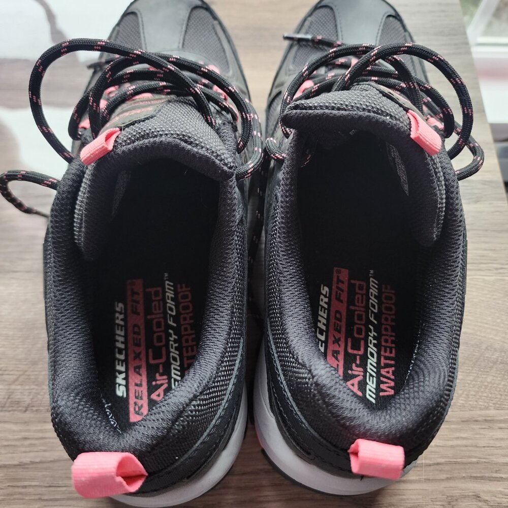 Ladies Black & Pink Waterproff Skechers Size 9 NEW - Picture 3 of 11